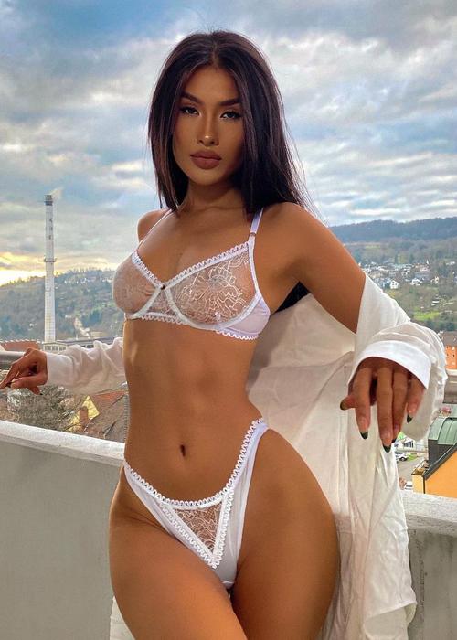 What's the name of this pornstar?