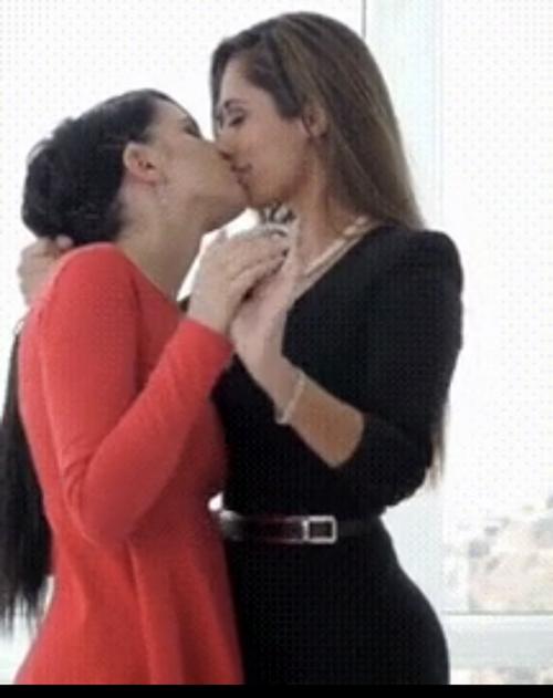 What's the name of this pornstar?