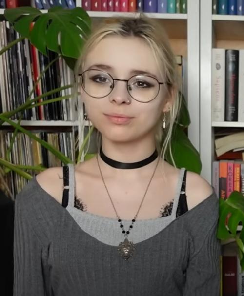 What's the name of this pornstar?