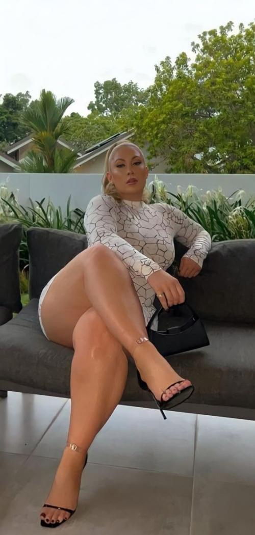 What's the name of this pornstar?