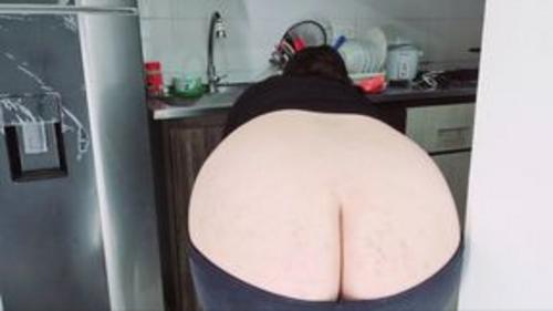 Alice Scott          - Buttcrack stepmom cleaning the kitchen
        https://l.clips4sale.com/clip/28835403