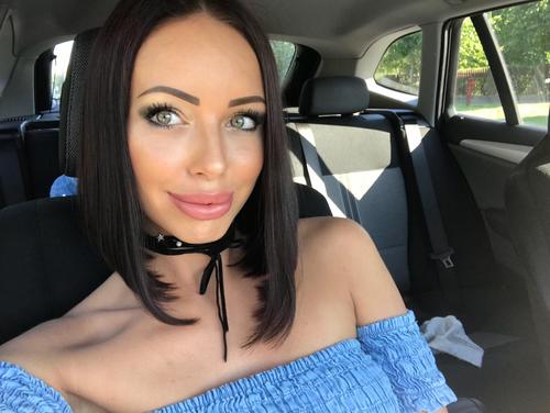 What's the name of this pornstar?