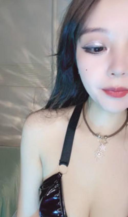 What's the name of this pornstar?