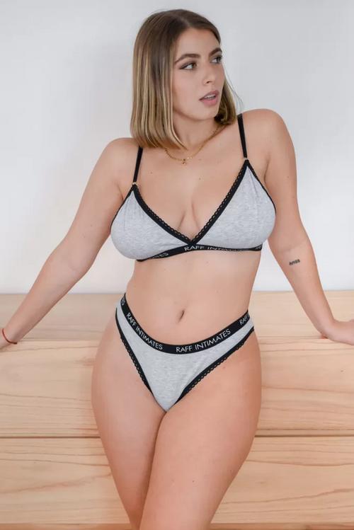 What's the name of this pornstar?