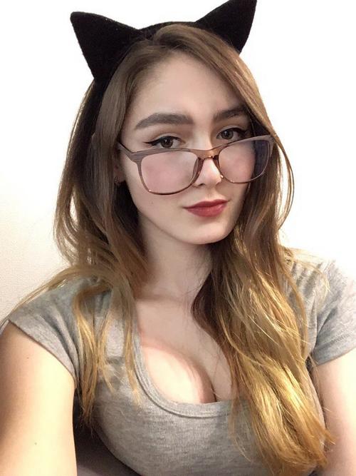 What's the name of this pornstar?