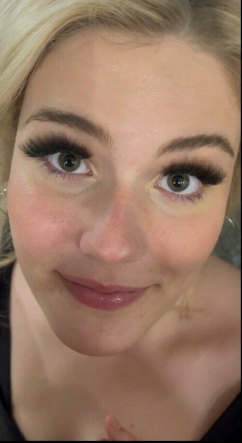 What's the name of this pornstar?