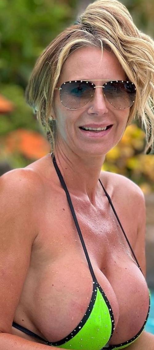 What's the name of this pornstar?