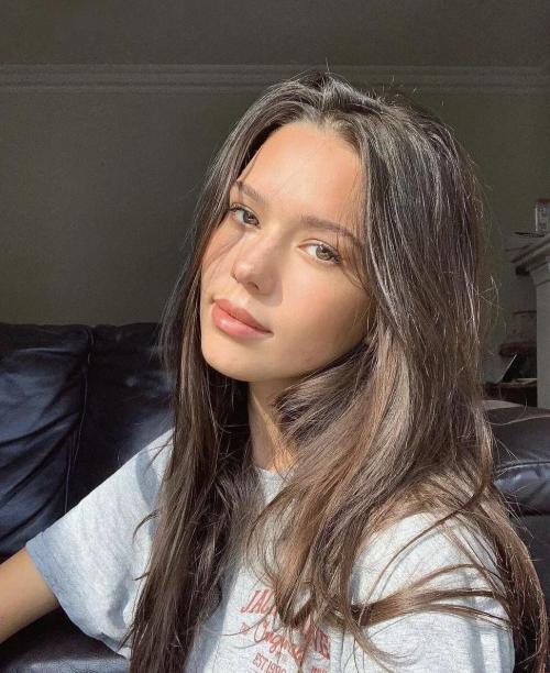What's the name of this pornstar?