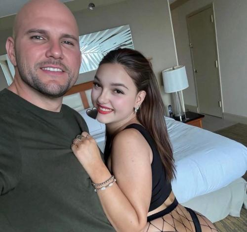 What's the name of this pornstar?