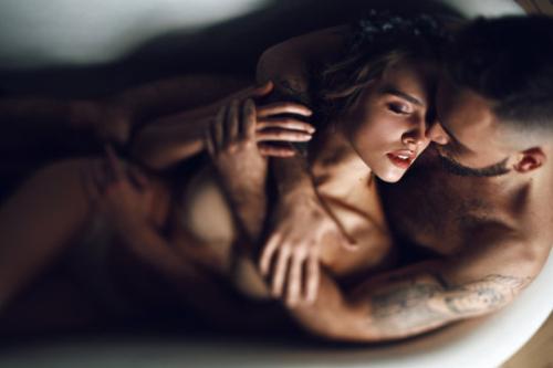 Whats this models name? What is the title of the photo set? The full photo set? Name of the photographer?