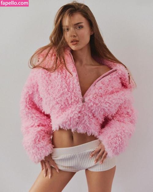 What's the name of this pornstar?