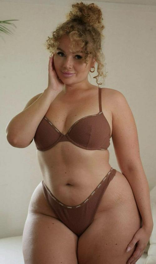 What's the name of this pornstar?