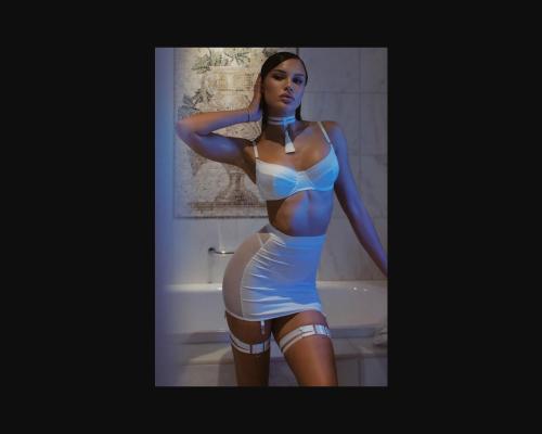 What's the name of this pornstar?