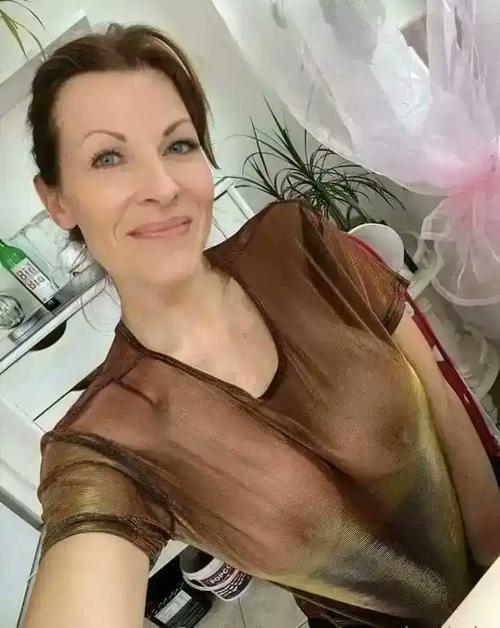 What's the name of this pornstar?