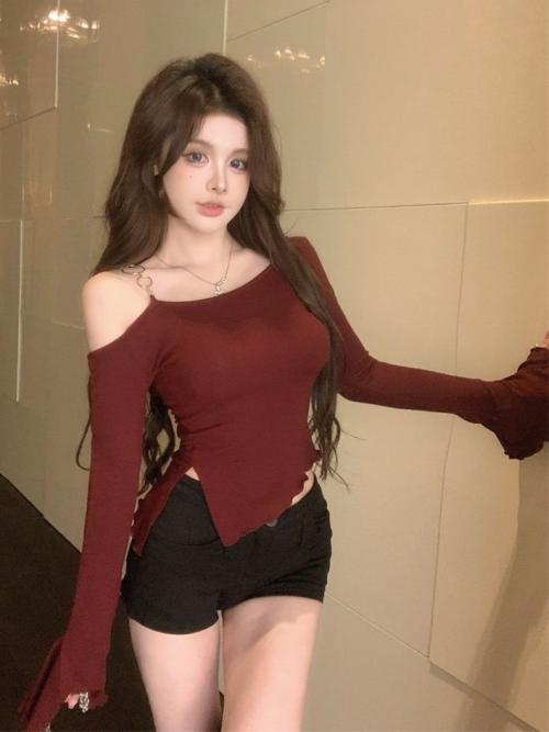 Whats this girls name? Source? Full photoshoot?