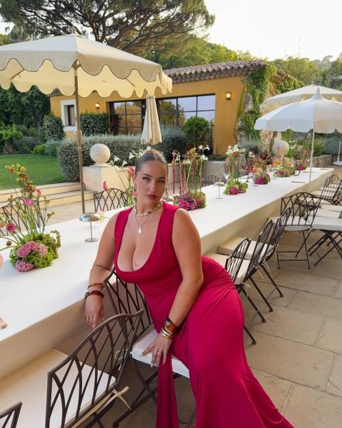 Joann Van Den Herik ------------------
https://fapello.com/joann-van-den-herik/490/
https://www.instagram.com/Joannvdherik
https://www.babepedia.com/babe/Joann_Van_Den_Herik