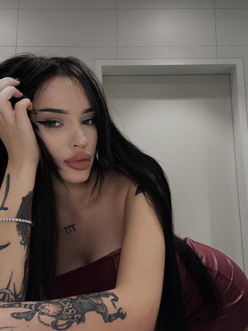 What's the name of this pornstar?