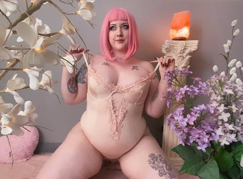 What's the name of this pornstar?