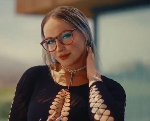 What's the name of this pornstar?