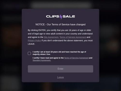 Whats the name of the girl on right?