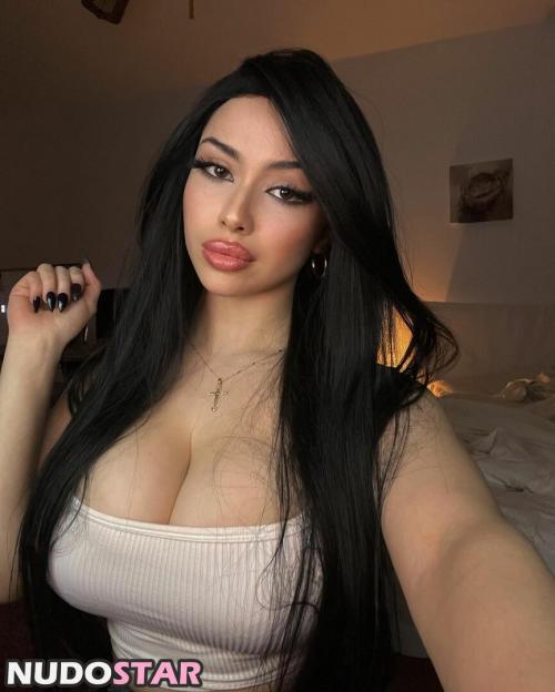 What's the name of this pornstar?