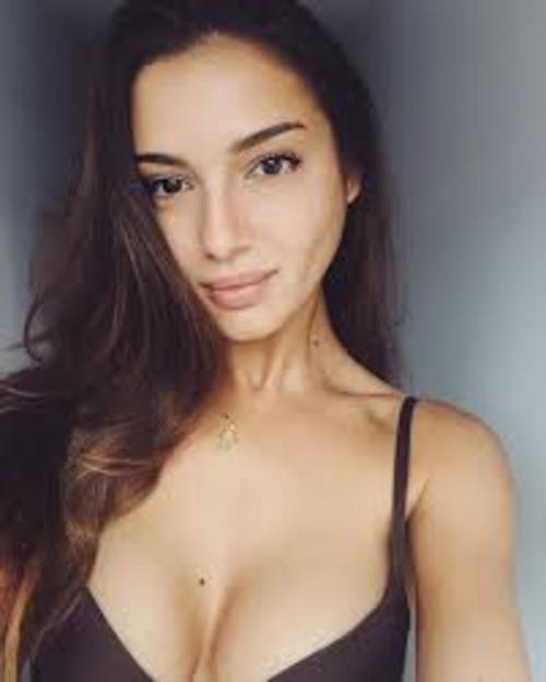 What's the name of this pornstar?
