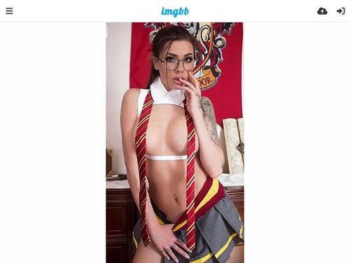 What's the name of this pornstar?