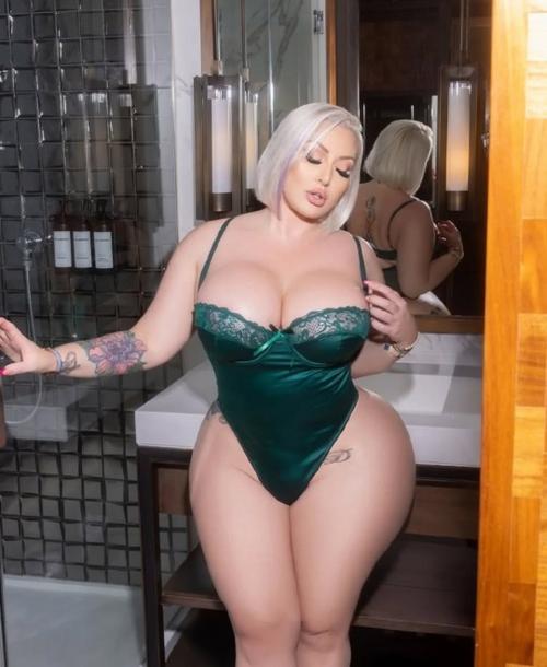 What's the name of this pornstar?