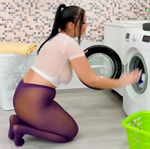 What's the name of this pornstar?