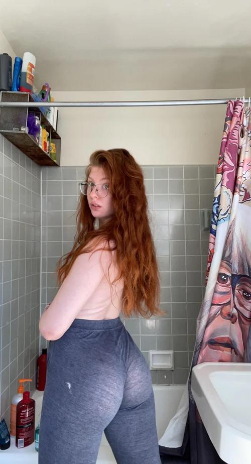 What's the name of this pornstar?