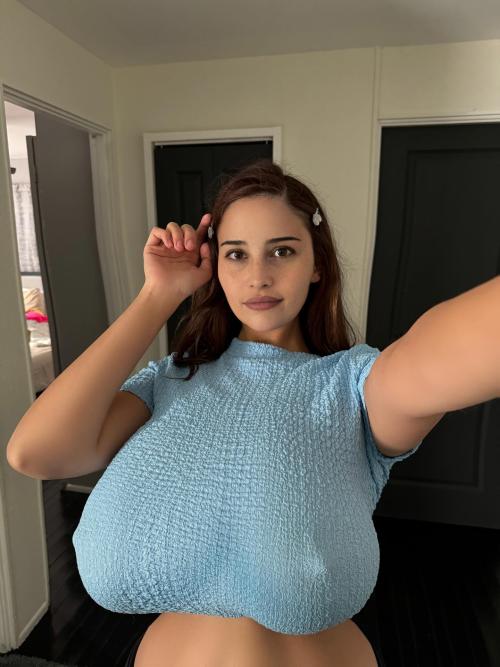 What's the name of this pornstar?