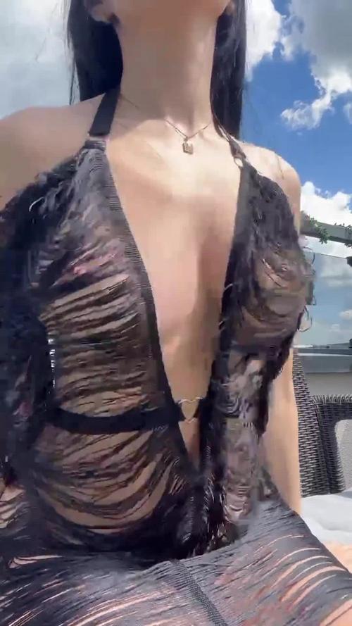 What's the name of this pornstar?