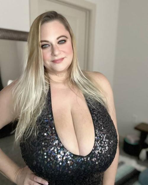 Erika Love / noterikalove22 ----------- https://www.babepedia.com/babe/Erika_Love