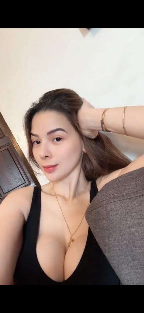 What's the name of this pornstar?