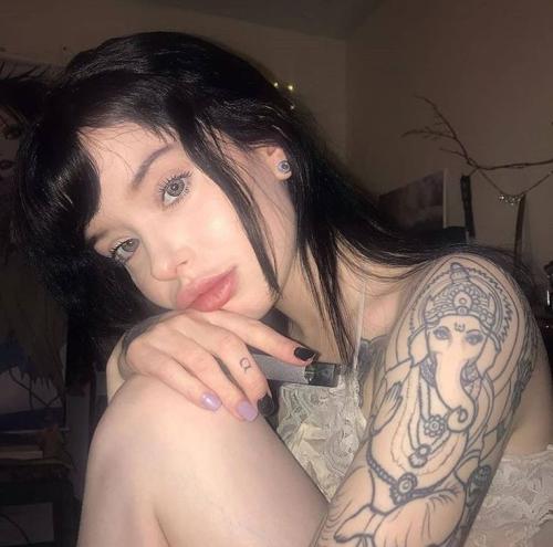 What's the name of this pornstar?