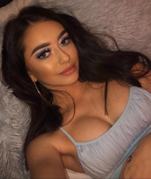 What's the name of this pornstar?