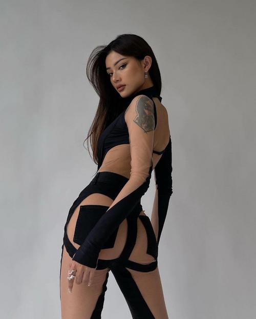 What's the name of this pornstar?