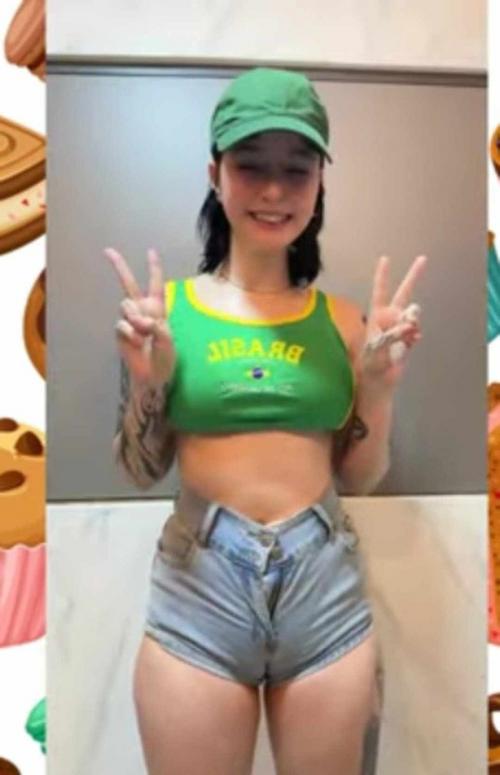 What's the name of this pornstar?