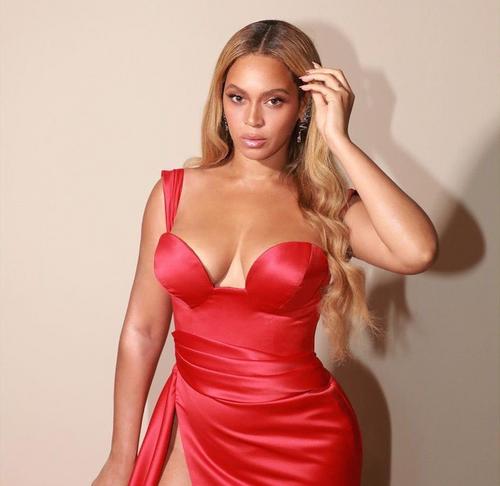 What's the name of this pornstar?