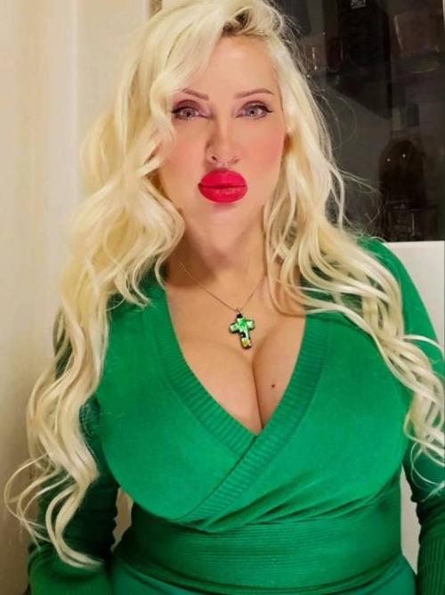 What's the name of this pornstar?