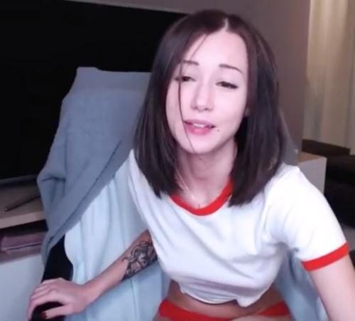 I think she used to model for Chaturbate as Mikimakey https://recurbate.com/performer/mikimakey/ https://www.reddit.com/r/mikimakey/ https://www.pornhub.com/video/search?search=mikimakey Now known as Blackmango_mary https://chaturbate.com/blackmango_mary/