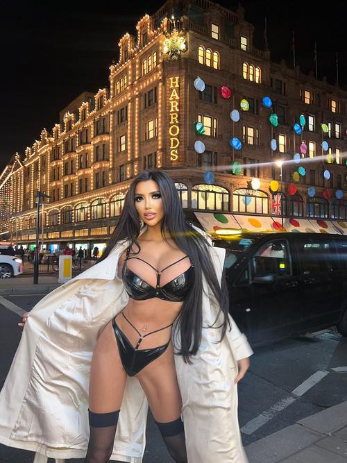 What's the name of this pornstar?