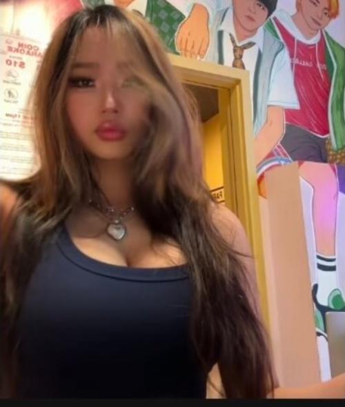 What's the name of this pornstar?