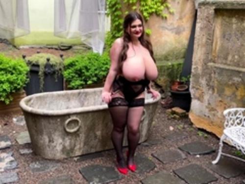 What's the name of this pornstar?