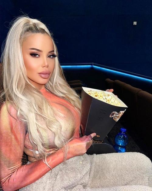 What's the name of this pornstar?