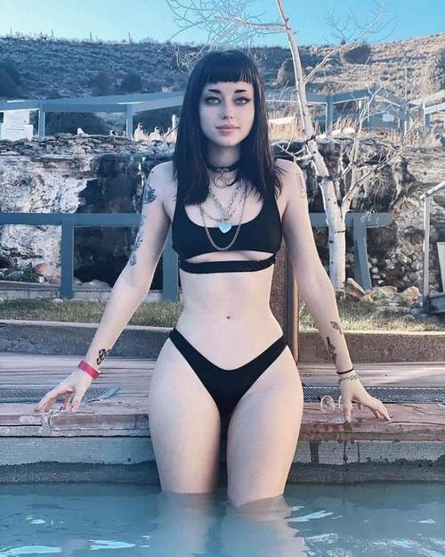 What's the name of this pornstar?