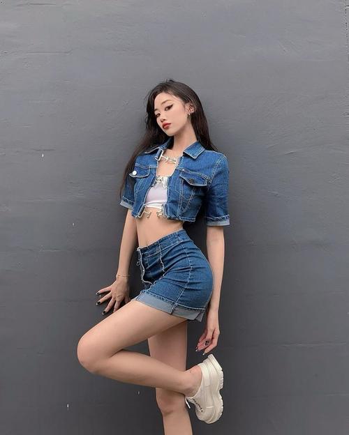 What's the name of this pornstar?