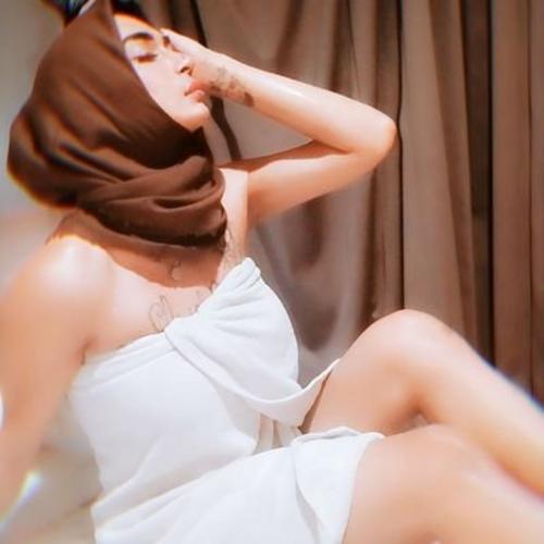 What's the name of this pornstar?