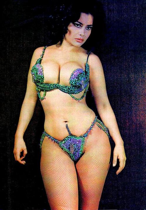 María del Rosario Mendoza (Rossy Mendoza) https://www.thecoli.com/threads/vintage-showgirl-actress-mar%C3%ADa-del-rosario-mendoza-rossy-mendoza.566441/