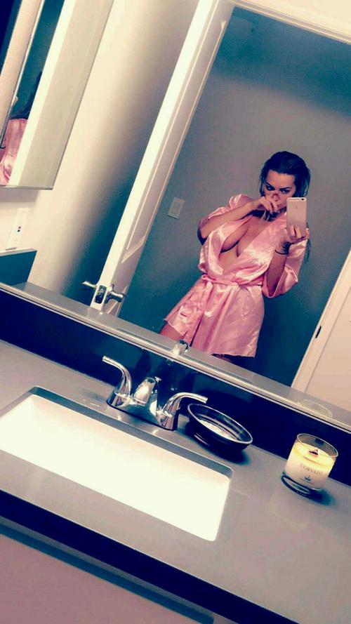 What's the name of this pornstar?